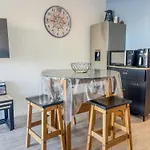 Classe Avec Acces Et Vue Port Apartman *