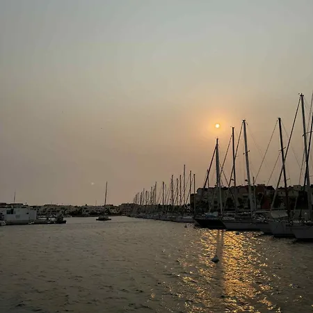 Classe Avec Accès Et Vue Port *