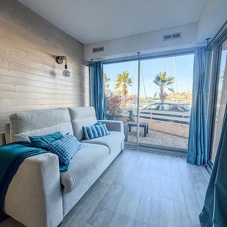 Classe Avec Accès Et Vue Port Appartement