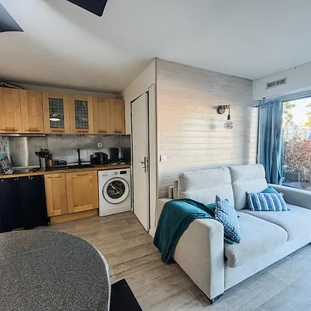 Appartement Classe Avec Accès Et Vue Port