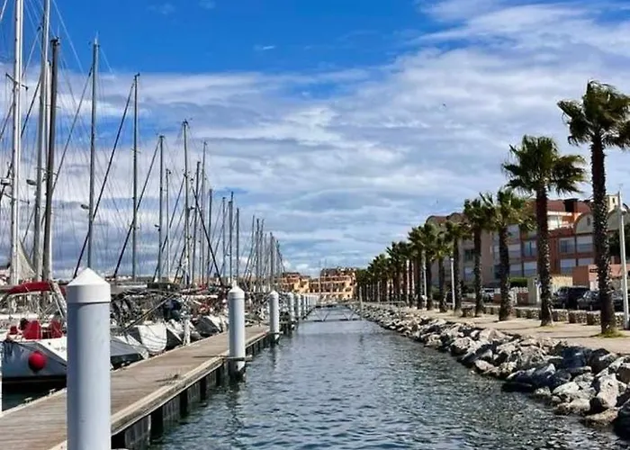 Avec Vue Sur Le Port